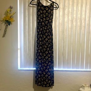 Sleeveless floral print maxi dress